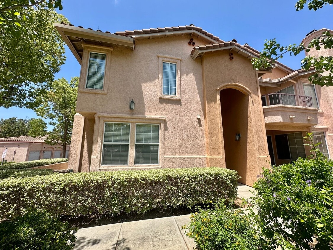 Primary Photo - Dream Designer Home in the Beautiful Vista...