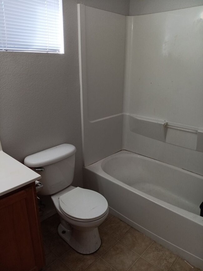 Building Photo - 4 Bedroom, 2 Bathroom! Lovely Home Coming Soon!