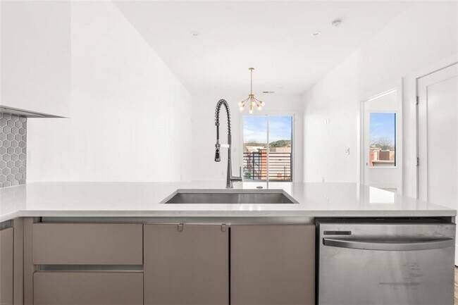 Building Photo - 1155 Custer Ave SE