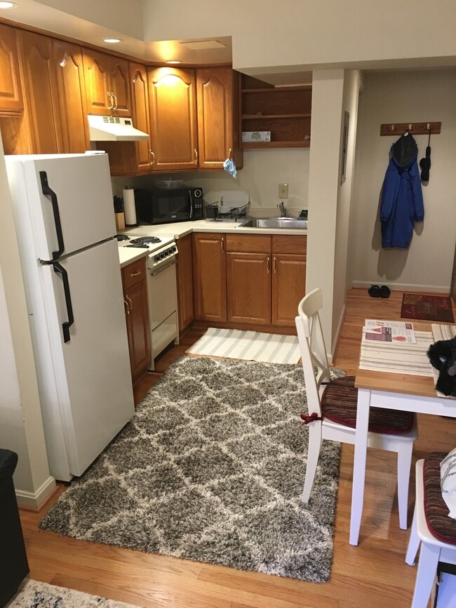 Kitchen - 3338 O St NW Apartments