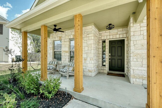 Foto del edificio - 811 Bedford Ct