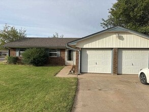 Building Photo - 4708 SE Sunnymeade