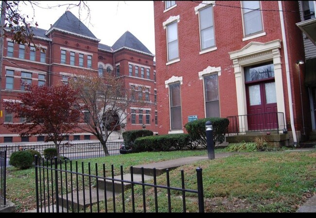 Building Photo - 1210 S Brook St