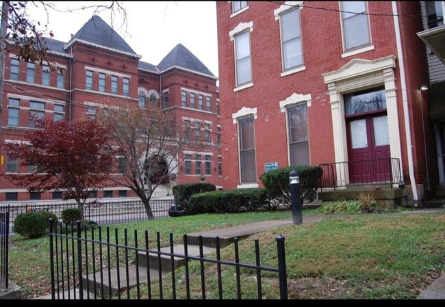 Photo - 1210 S Brook St (Louisville, KY) Apartment