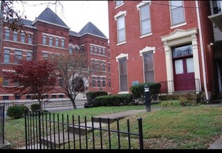 Building Photo - 1210 S Brook St
