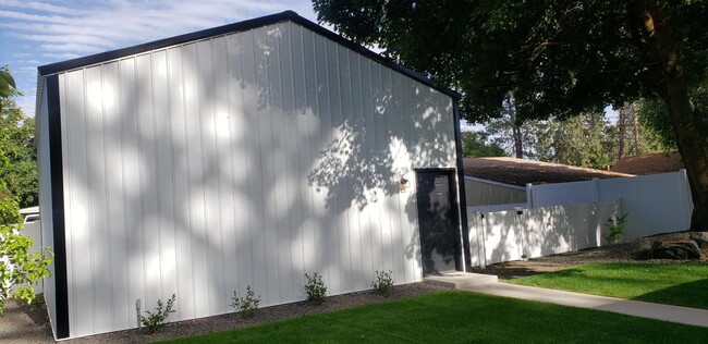 Foto del edificio - Beautifully remodeled 3 bedroom, 2 bath ho...