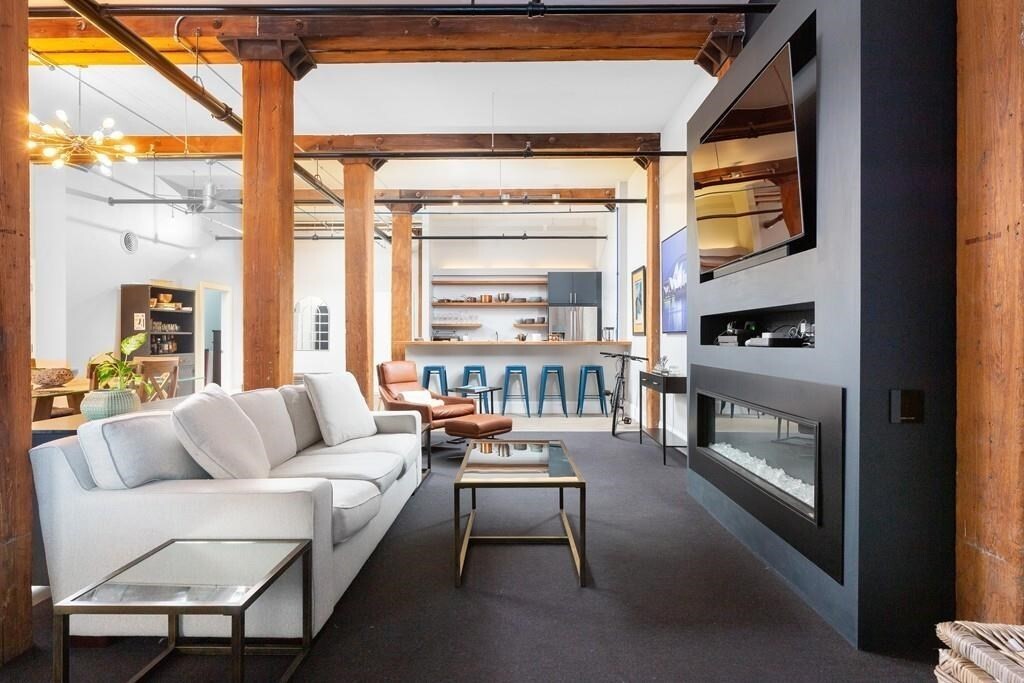Foto principal - 881 E 1st St