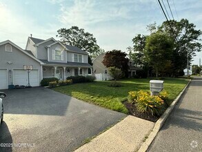 Building Photo - 209 Academy Ln
