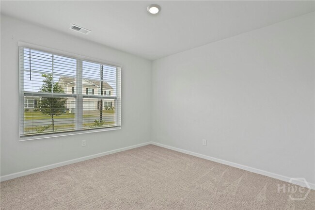Foto del edificio - 231 Skylark Rd