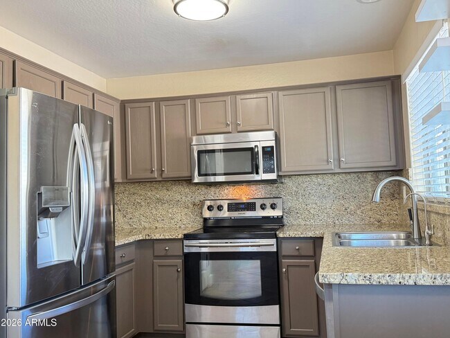 Foto del edificio - 23644 W Pkwy Dr