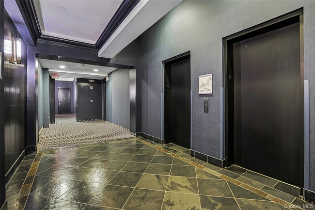 Building Photo - 25 Leroy Pl