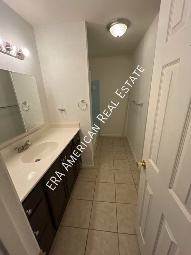 Building Photo - A must see 3bed/2bath!