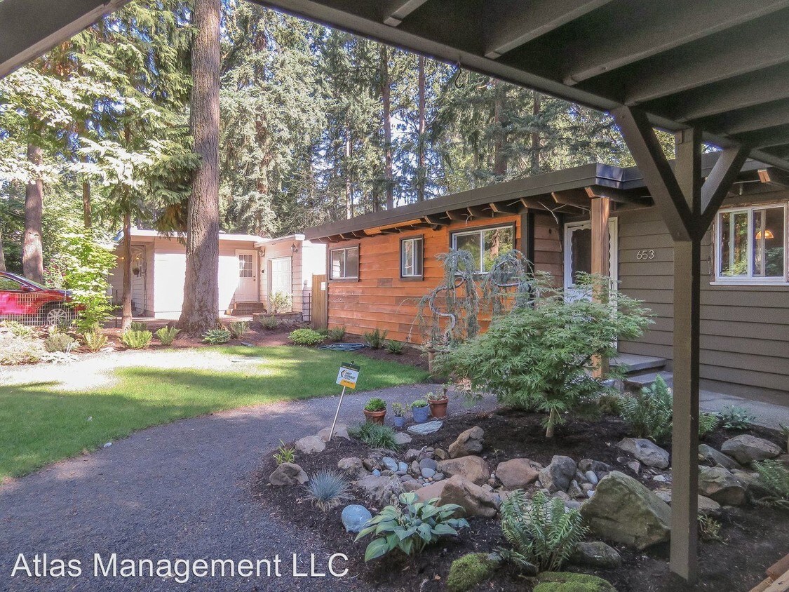 Primary Photo - 3 br, 1 bath House - 16536 Inverurie RD