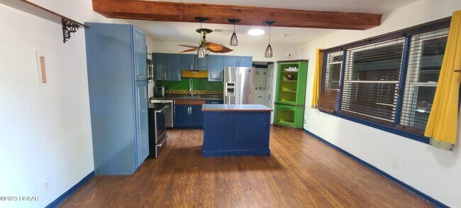 Building Photo - 315 Golf Blvd