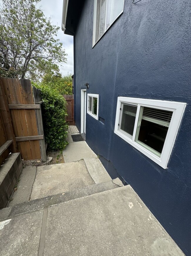 Building Photo - Charming Studio Near Downtown SLO