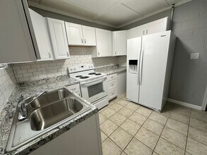 Building Photo - 918 Stinson St