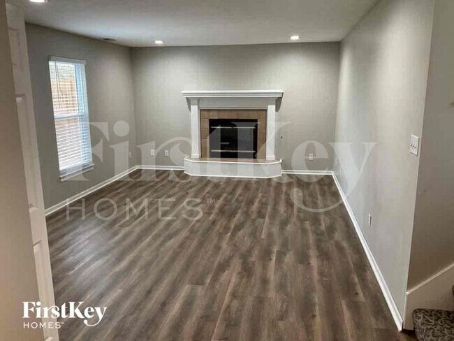 Building Photo - 904 E Madelyn Dr