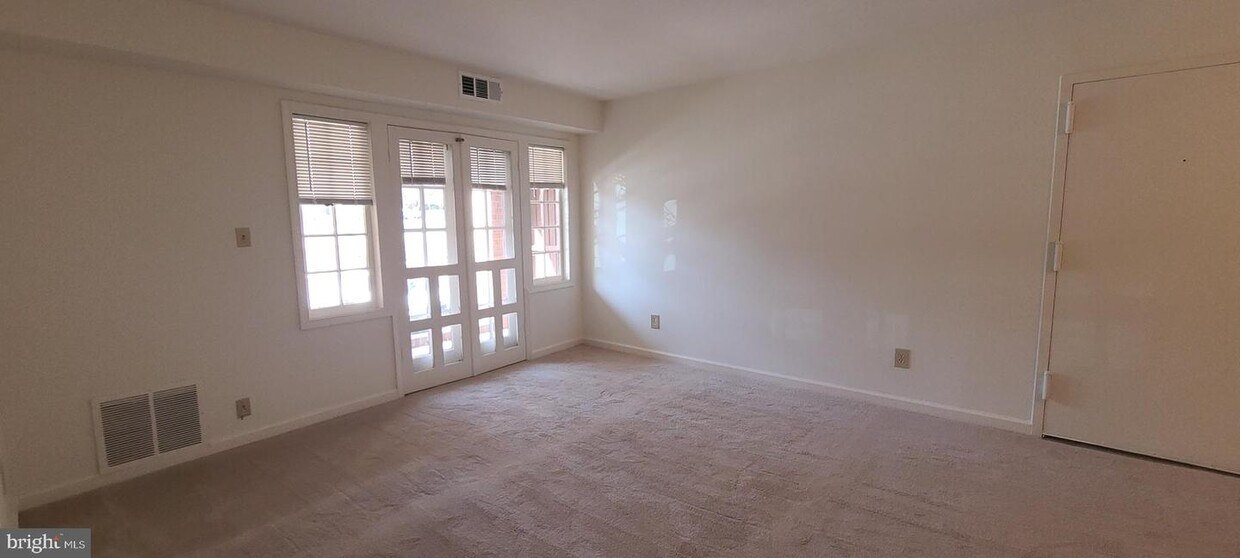 8114 Colony Point Rd Unit 240, West Springfield, VA 22152 Apartment