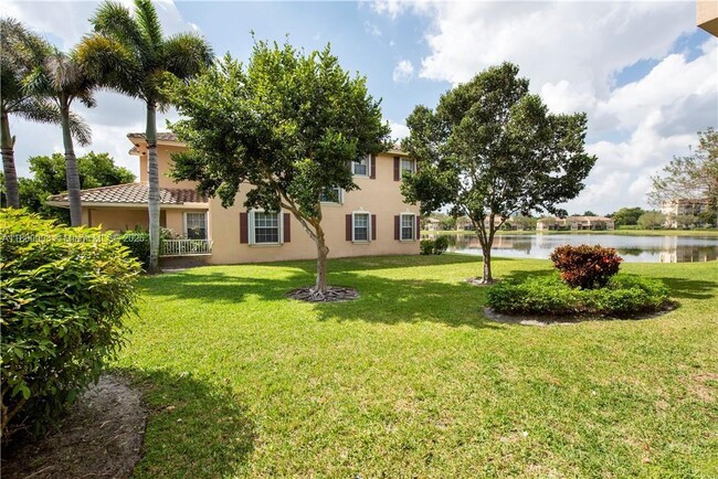Building Photo - 3371 Lakeside Dr