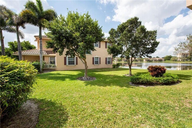 Foto del edificio - 3371 Lakeside Dr