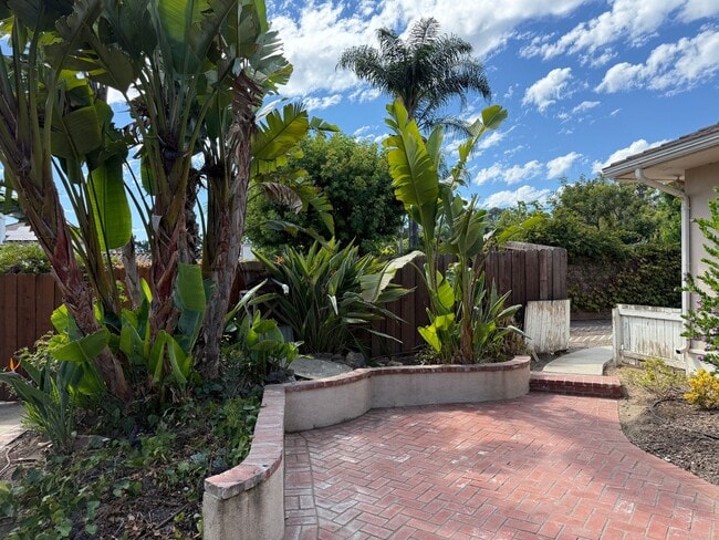 Building Photo - Charming Mission Oaks Home on Half an Acre