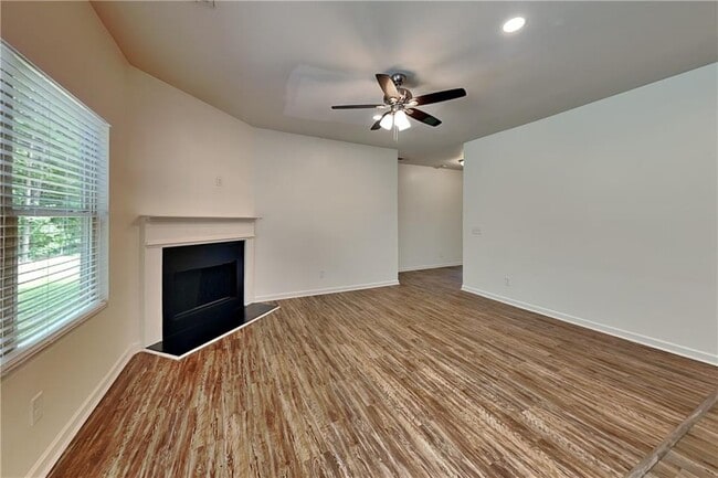 Building Photo - 435 Shady Glen