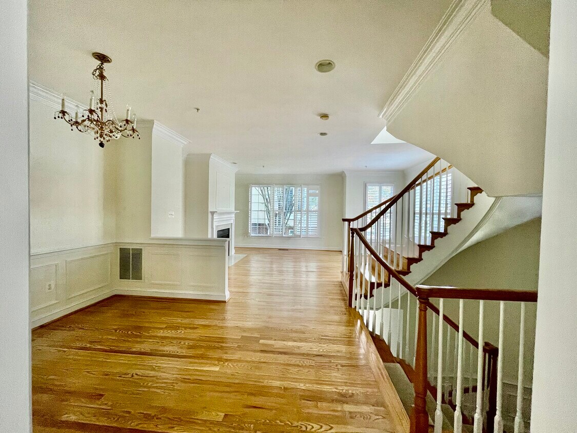 Primary Photo - 1308 McLean Crest Ct
