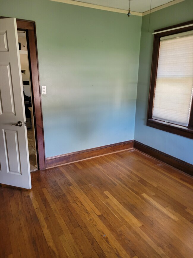 Small BR/Office/Nursery - 5329 W Wisconsin Ave