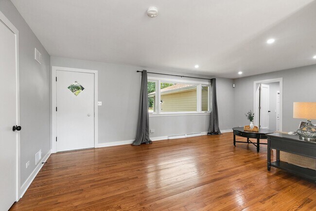 Foto del edificio - 1037 N Harrison St