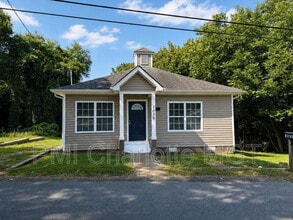 Building Photo - 1029 Plymouth St