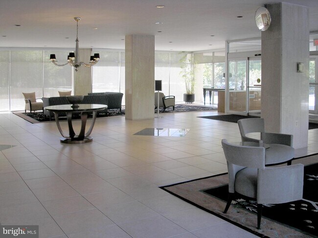 Foto del edificio - 10401 Grosvenor Pl