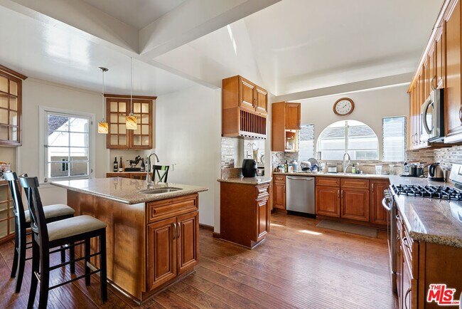 Foto del edificio - 10530 Kinnard Ave