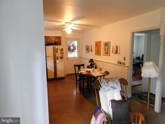 Building Photo - 207 Scarlett Ave