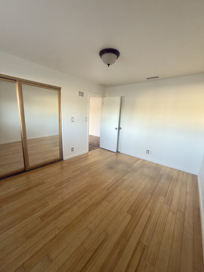 Foto del edificio - 1857 Vicente Dr