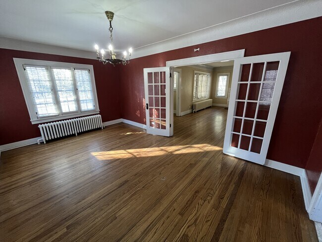 Foto del edificio - 1730 Monaco St Pkwy