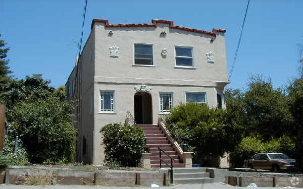 Building Photo - 3228 Davis St