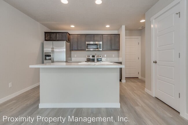 Building Photo - 2 br, 2.5 bath House - 2501 E. Goldstone S...