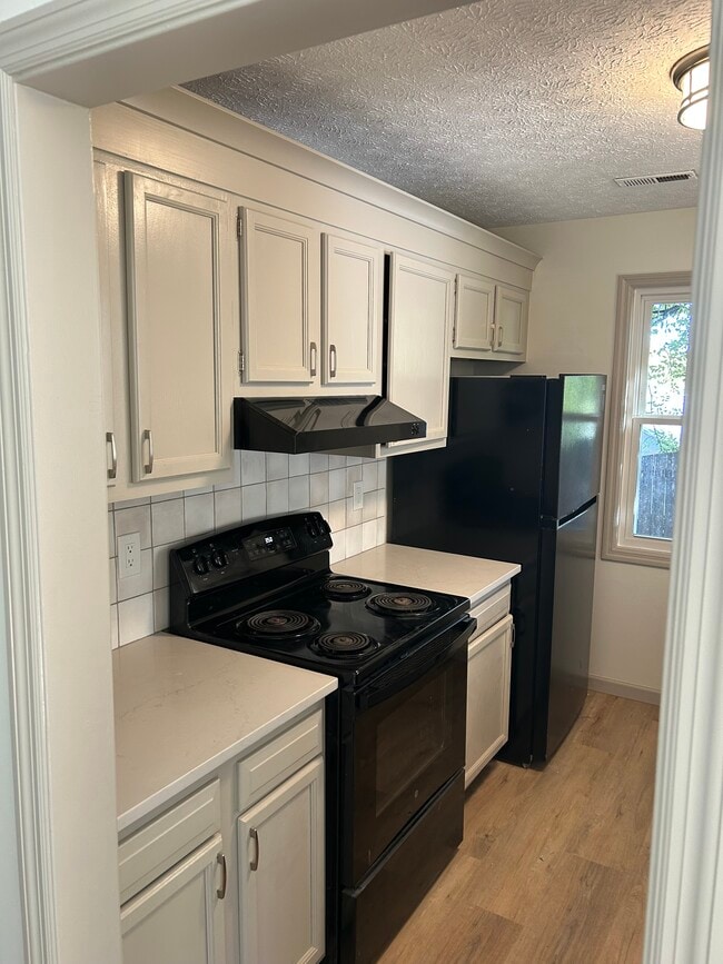 Building Photo - 722 Washburn Rd NW