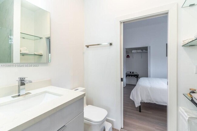 Foto del edificio - 1619 NE 109th St
