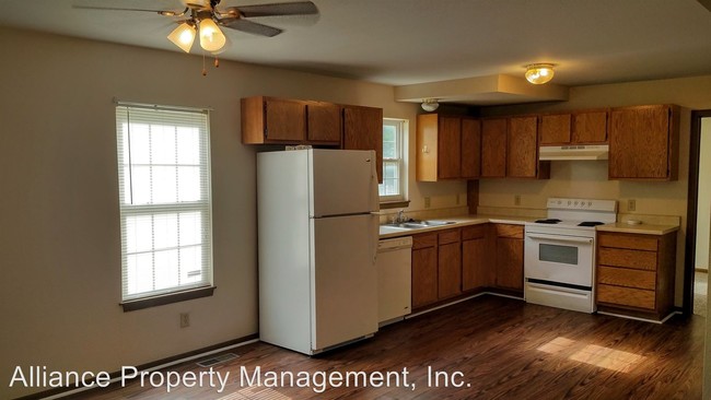 Building Photo - 815 Bluemont Ave
