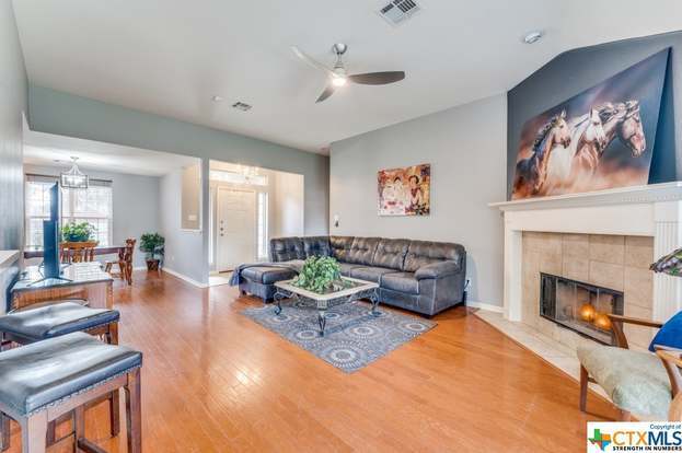 Foto del edificio - 5704 Meadow Wood Dr