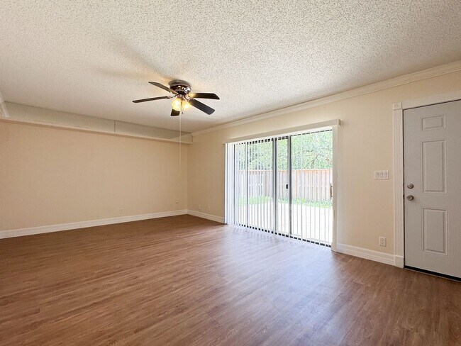 Foto del edificio - Newly Remodeled 2 bedroom 2.5 bath near Millenia Mall