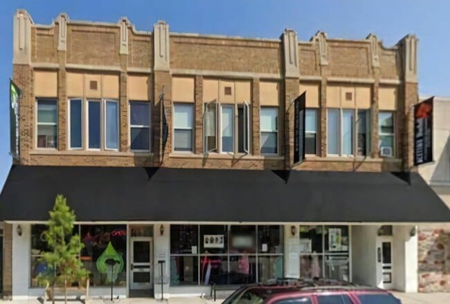 Building Photo - 916 Milwaukee Ave