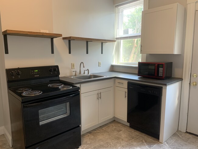 Kitchen - 2560 Ingleside Ave