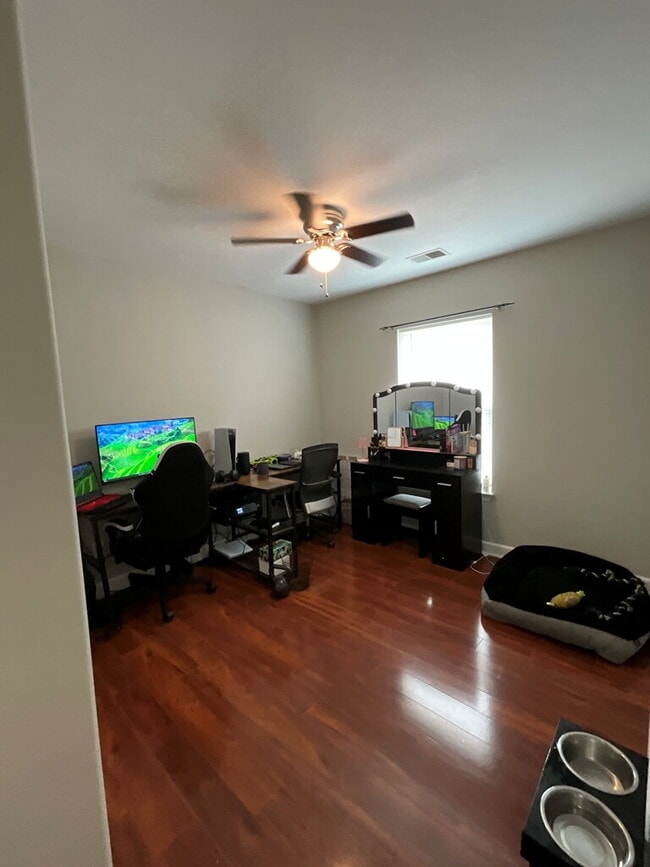 Foto del edificio - Godley Station Schools