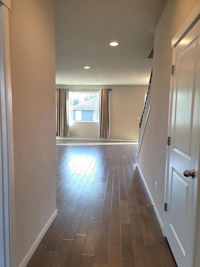 Building Photo - Energy Efficient 4 Bedroom Poulsbo Home