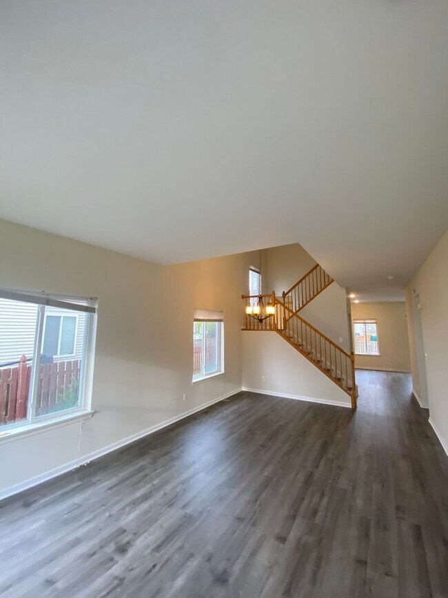 Building Photo - 3 Bedroom Duplex Home in Romeoville