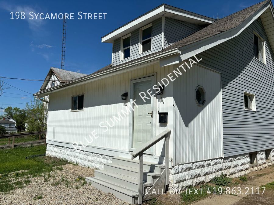 Primary Photo - Charming 3 Bedroom Home with Bonus Room an...