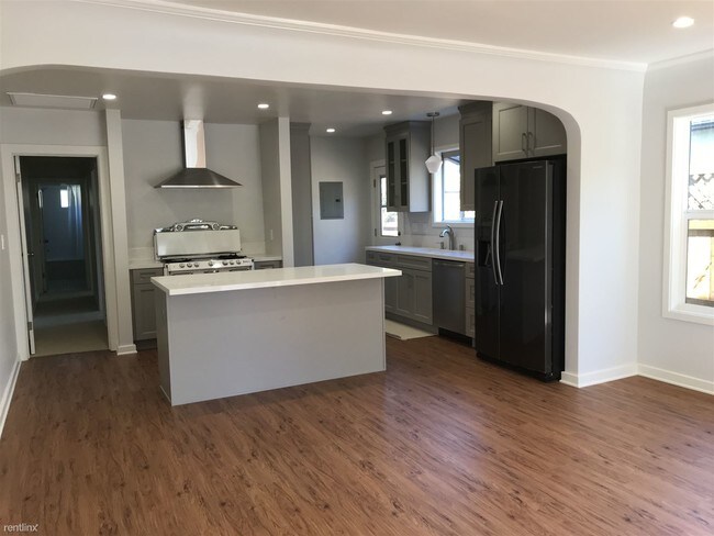 Building Photo - 2 br, 1 bath Apartment - 377 Huntley Drive