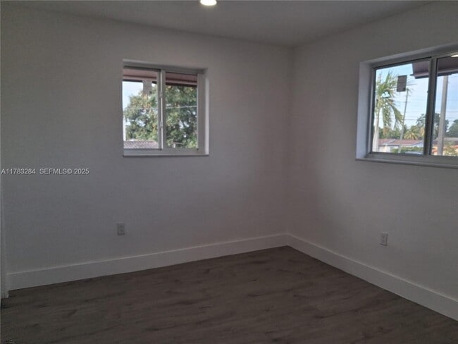 Foto del edificio - 2155 SW 72nd Ave